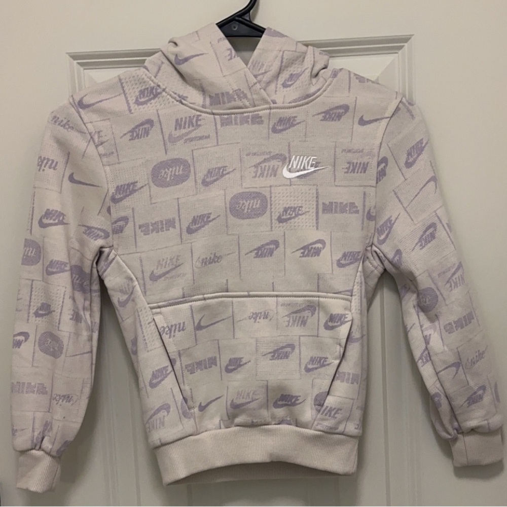 Nike Sportswear Club Fleece Box AOP Hoodie XSmall Orewood
Brn/White